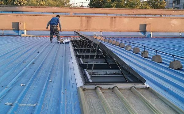 某区域性物流仓储中心石嘴山排烟窗系统安装项目